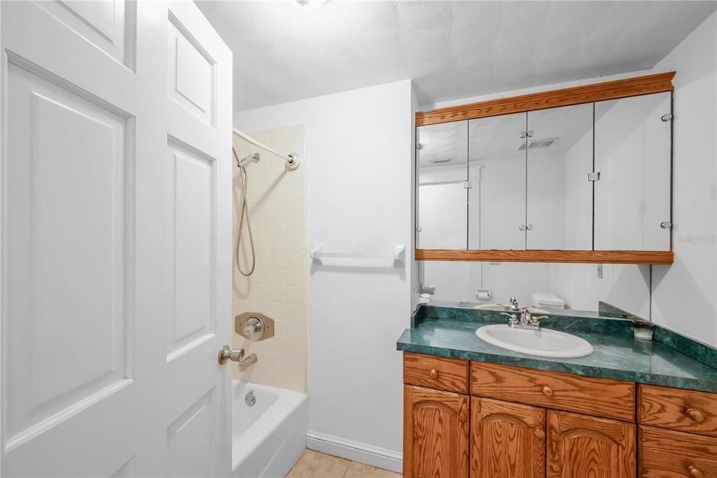 For Sale: $450,000 (3 beds, 3 baths, 1316 Square Feet)
