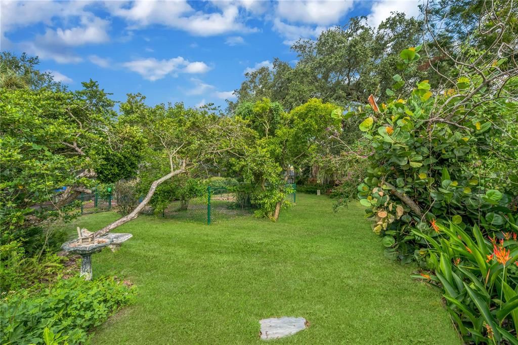 For Sale: $450,000 (3 beds, 3 baths, 1316 Square Feet)