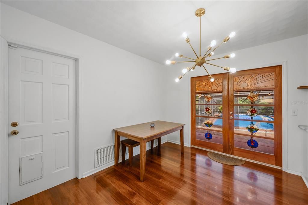For Sale: $450,000 (3 beds, 3 baths, 1316 Square Feet)