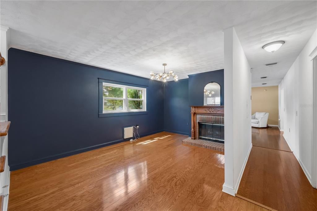 For Sale: $450,000 (3 beds, 3 baths, 1316 Square Feet)