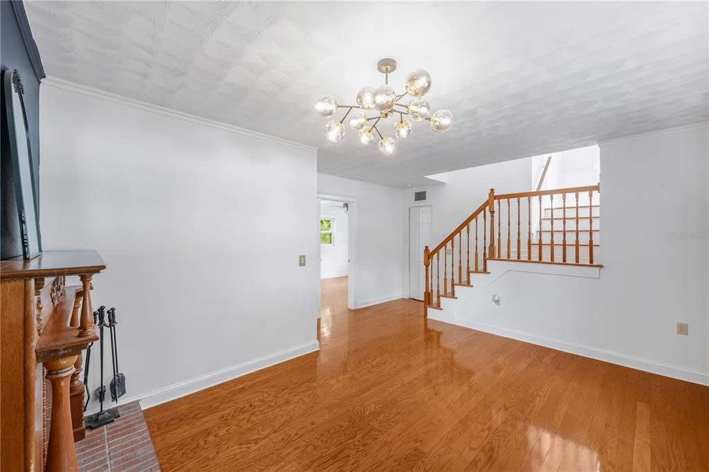For Sale: $450,000 (3 beds, 3 baths, 1316 Square Feet)