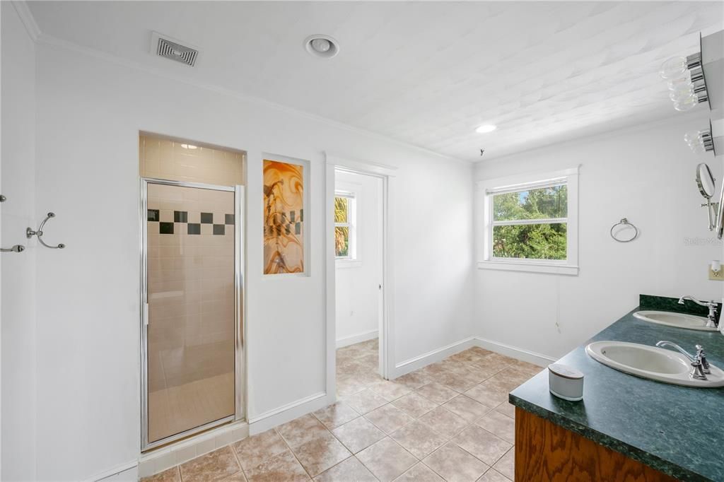 For Sale: $450,000 (3 beds, 3 baths, 1316 Square Feet)