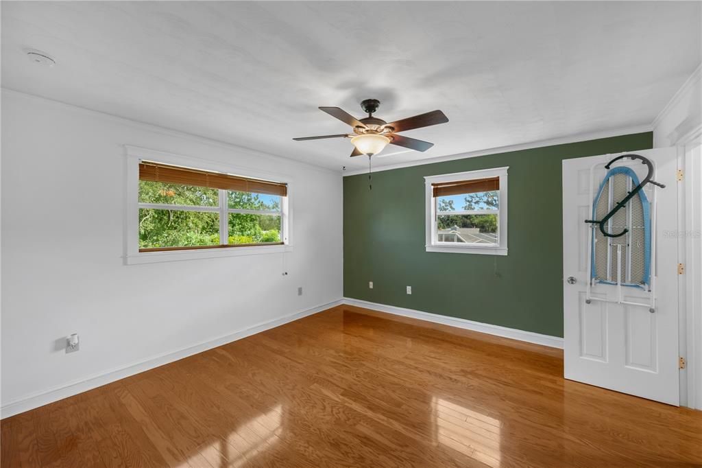 For Sale: $450,000 (3 beds, 3 baths, 1316 Square Feet)
