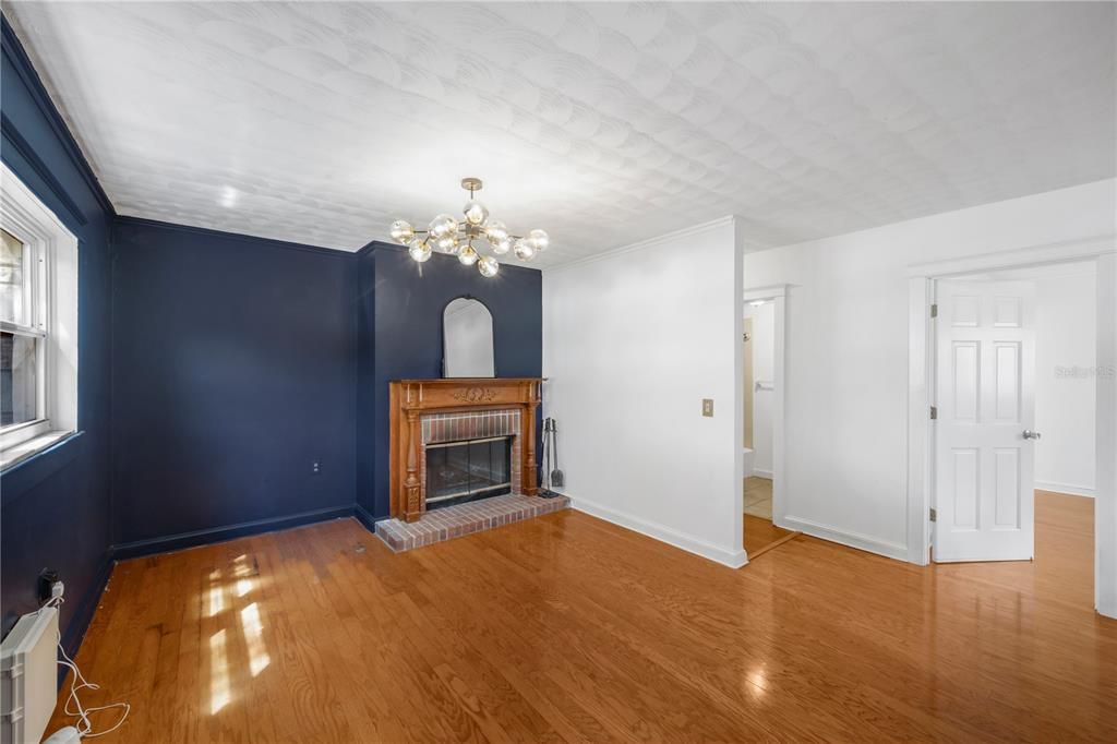 For Sale: $450,000 (3 beds, 3 baths, 1316 Square Feet)