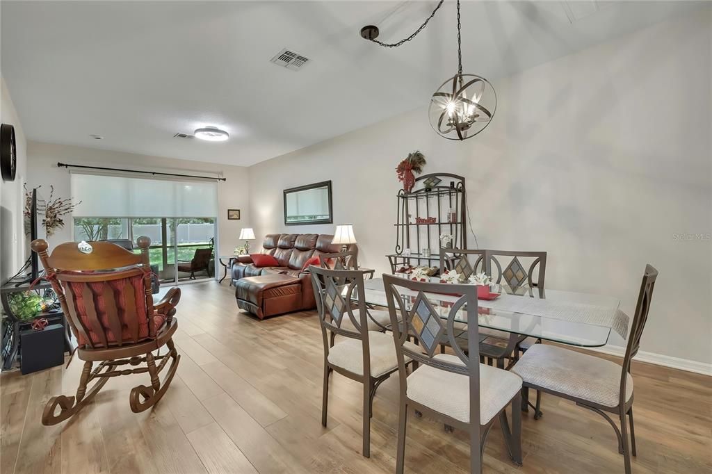 For Sale: $249,999 (2 beds, 2 baths, 1238 Square Feet)