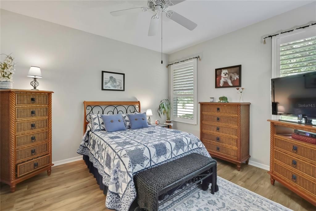 For Sale: $249,999 (2 beds, 2 baths, 1238 Square Feet)