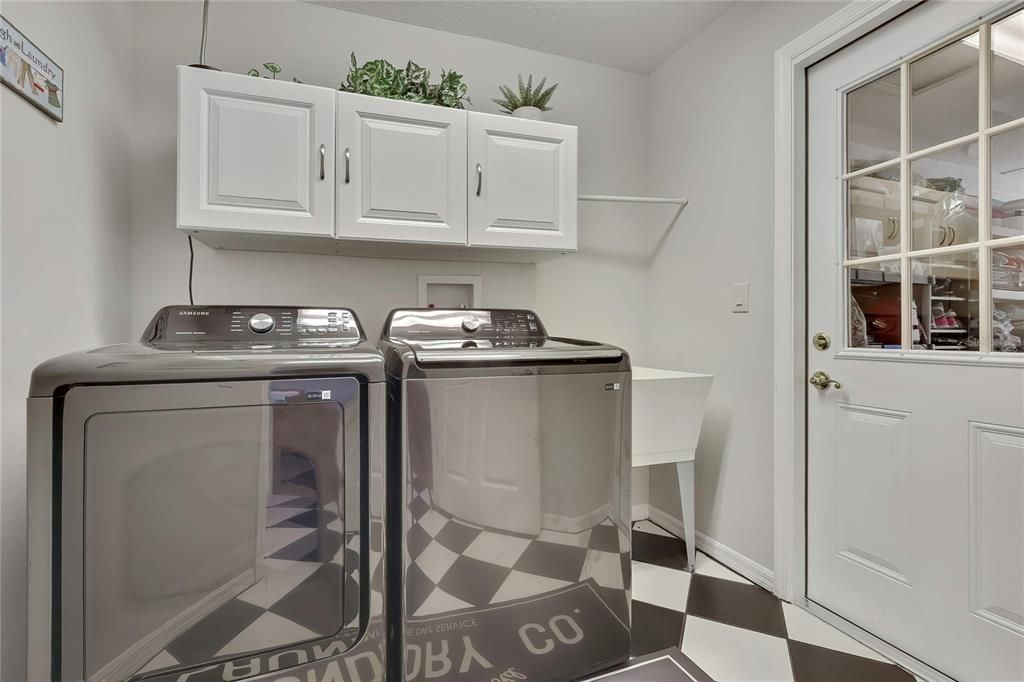 For Sale: $249,999 (2 beds, 2 baths, 1238 Square Feet)