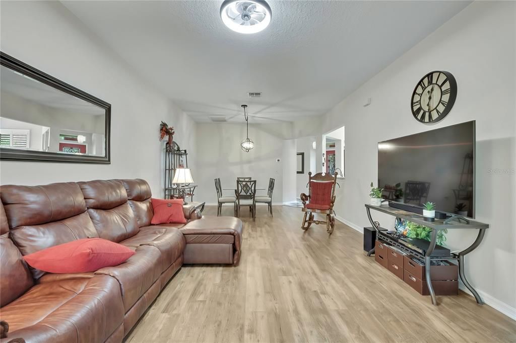 For Sale: $249,999 (2 beds, 2 baths, 1238 Square Feet)