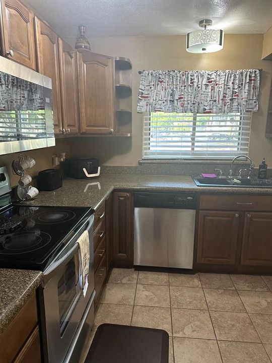For Rent: $2,500 (2 beds, 2 baths, 1482 Square Feet)