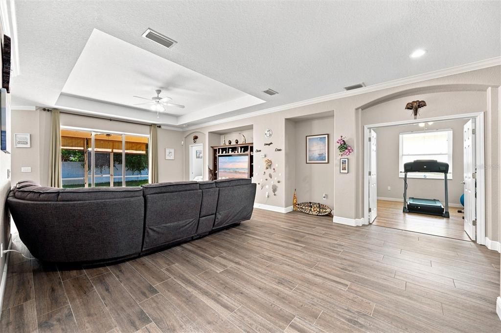 For Sale: $399,000 (3 beds, 2 baths, 1729 Square Feet)