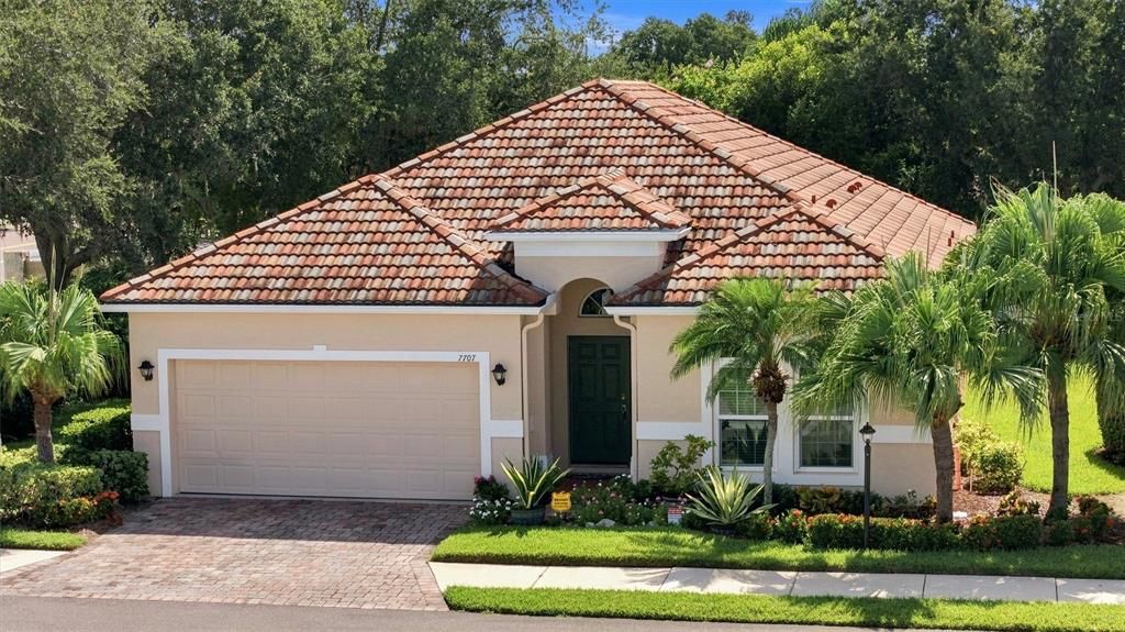 For Sale: $399,000 (3 beds, 2 baths, 1729 Square Feet)