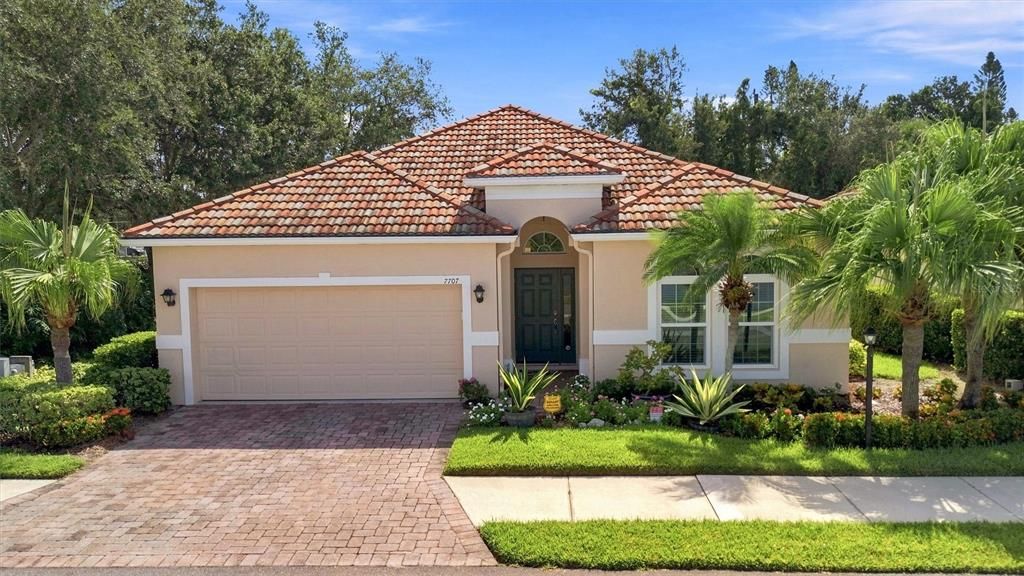 For Sale: $399,000 (3 beds, 2 baths, 1729 Square Feet)