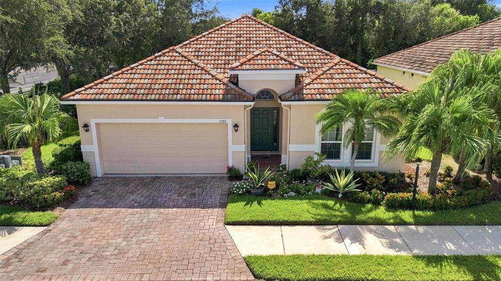 For Sale: $399,000 (3 beds, 2 baths, 1729 Square Feet)
