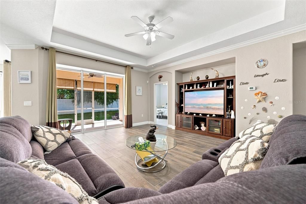 For Sale: $399,000 (3 beds, 2 baths, 1729 Square Feet)