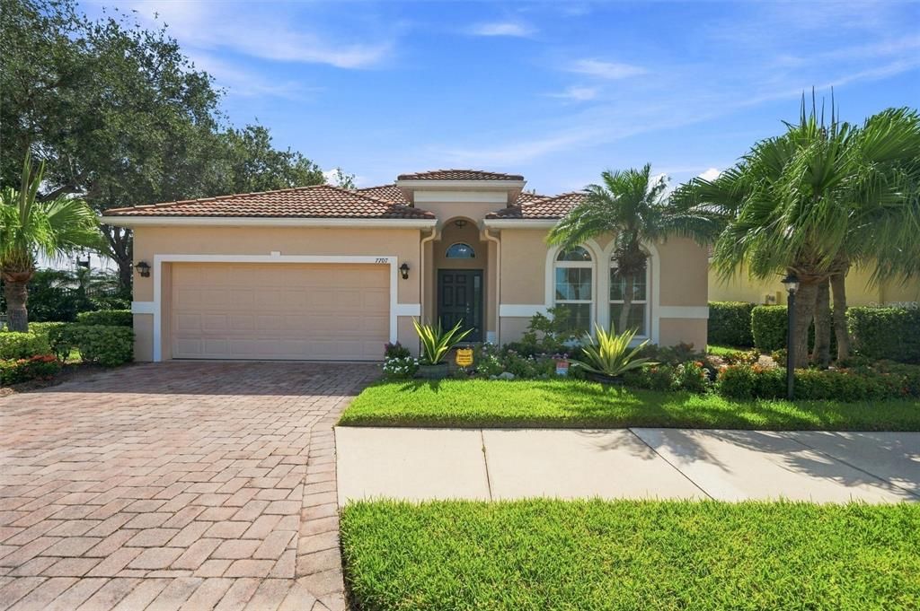 For Sale: $399,000 (3 beds, 2 baths, 1729 Square Feet)