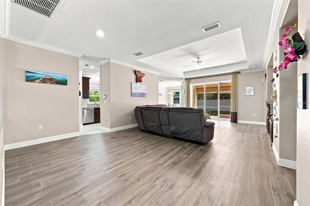 For Sale: $399,000 (3 beds, 2 baths, 1729 Square Feet)