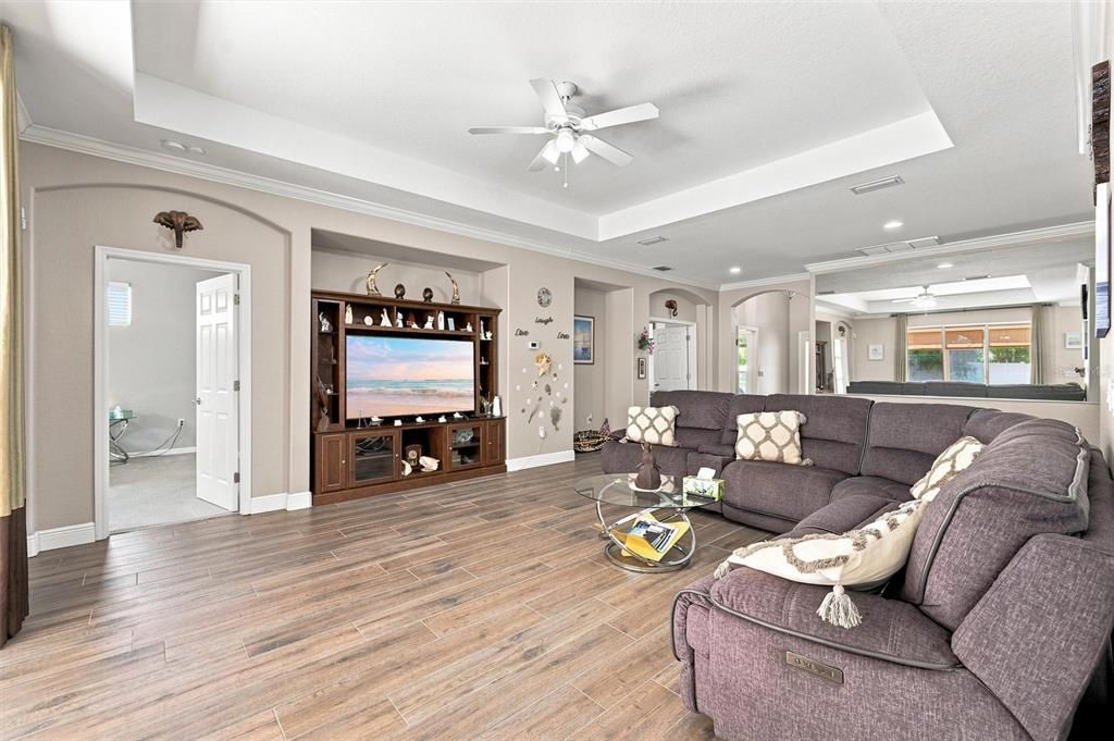 For Sale: $399,000 (3 beds, 2 baths, 1729 Square Feet)