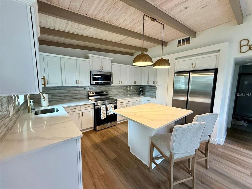 For Rent: $2,600 (2 beds, 1 baths, 756 Square Feet)