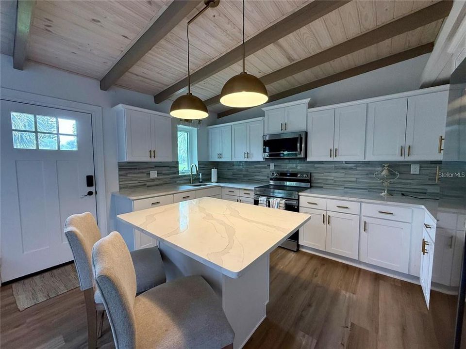For Rent: $2,600 (2 beds, 1 baths, 756 Square Feet)