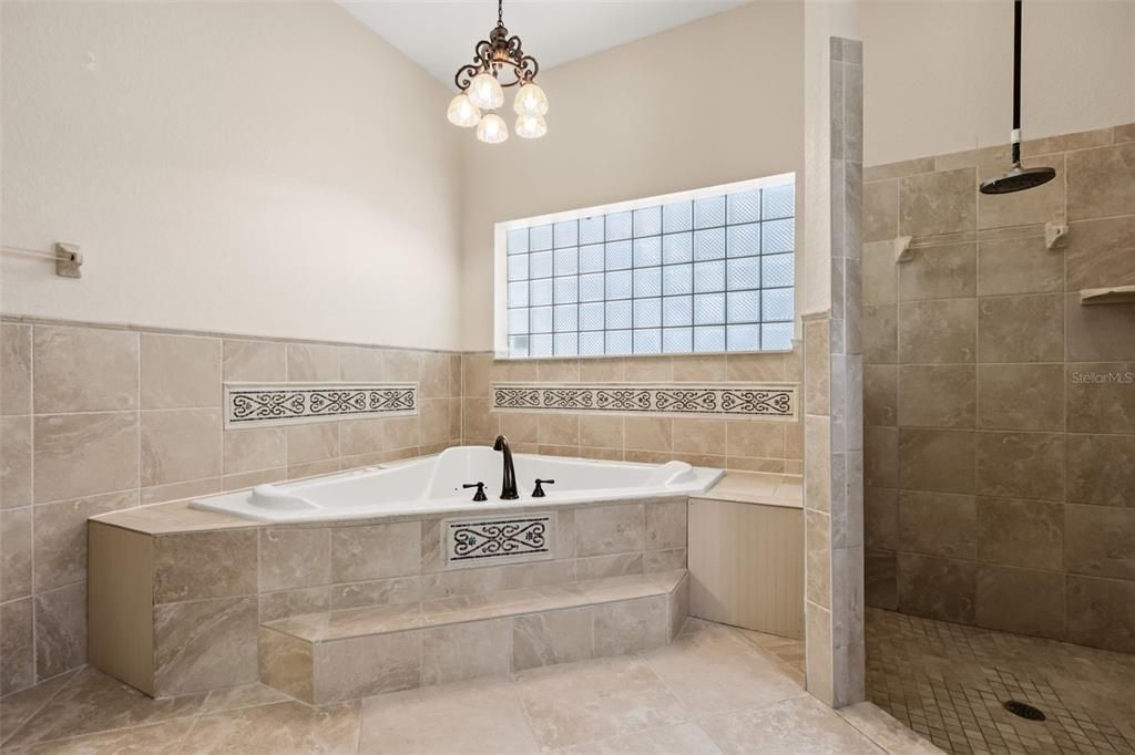 En Venta: $839,900 (3 camas, 3 baños, 3356 Pies cuadrados)