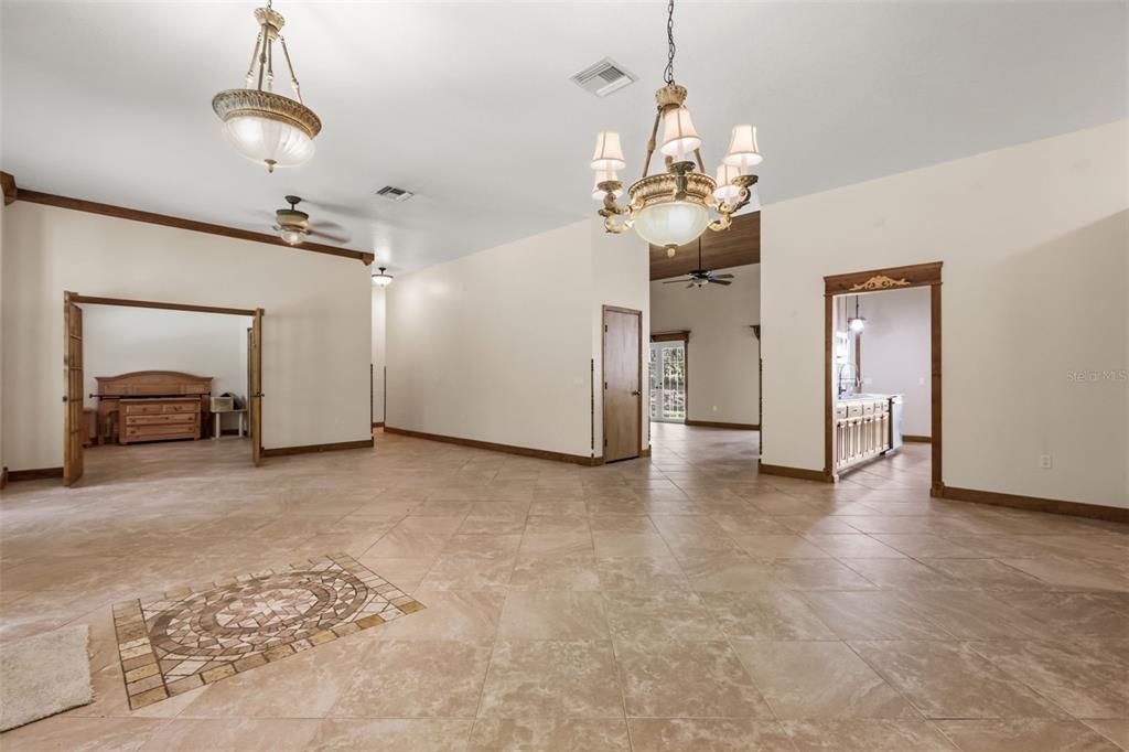 En Venta: $839,900 (3 camas, 3 baños, 3356 Pies cuadrados)