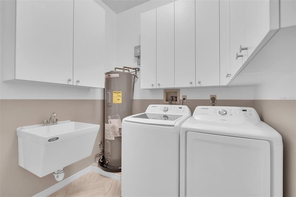 For Sale: $599,000 (3 beds, 2 baths, 2408 Square Feet)