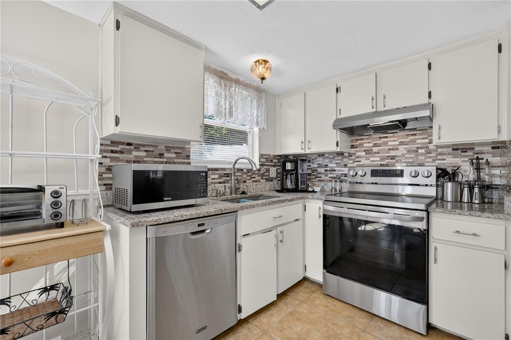 For Sale: $359,000 (3 beds, 2 baths, 1653 Square Feet)