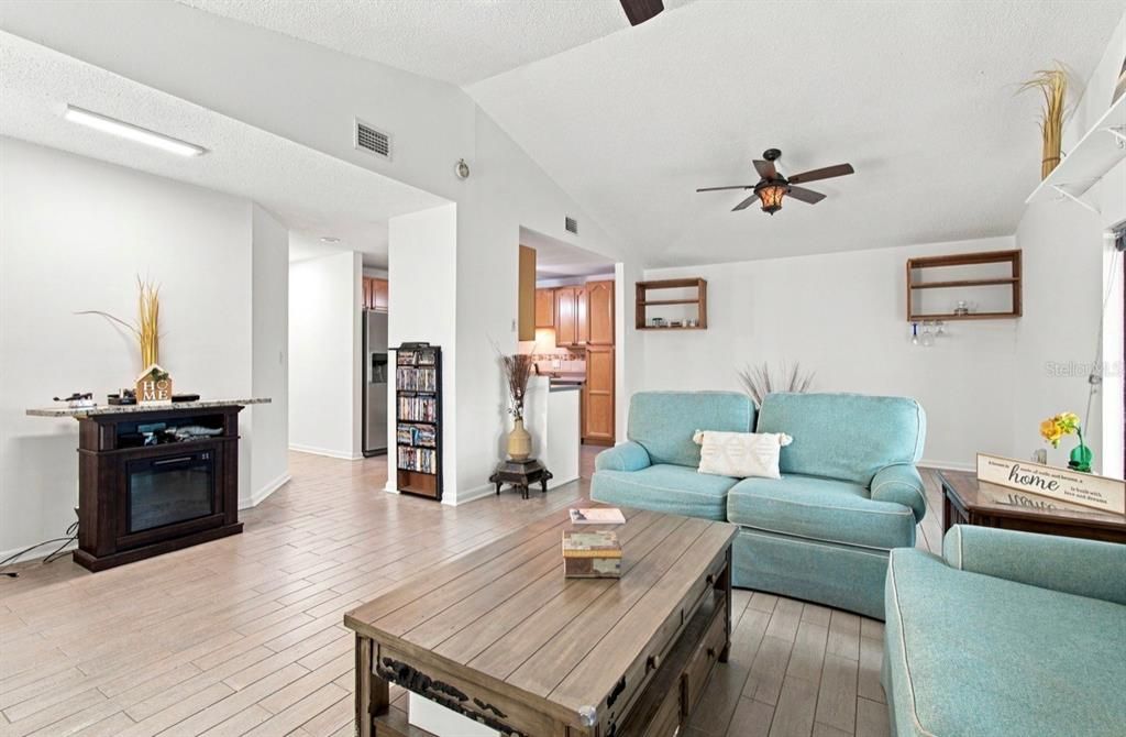 En Venta: $365,000 (3 camas, 2 baños, 1337 Pies cuadrados)