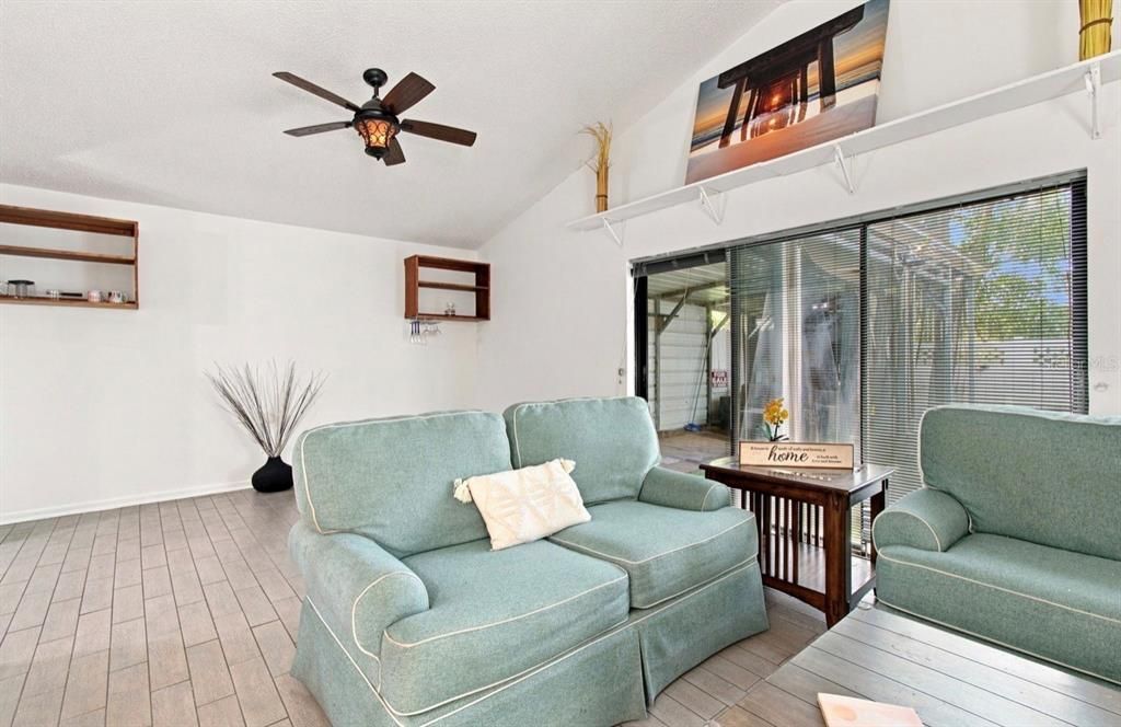 En Venta: $365,000 (3 camas, 2 baños, 1337 Pies cuadrados)