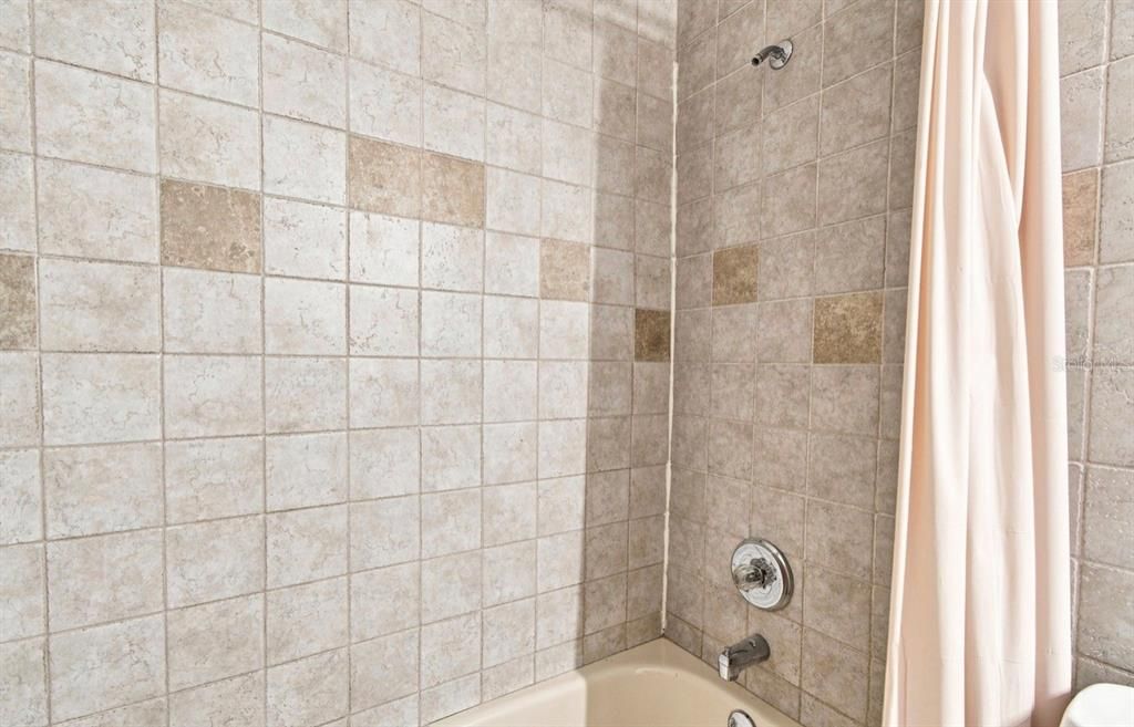 En Venta: $365,000 (3 camas, 2 baños, 1337 Pies cuadrados)