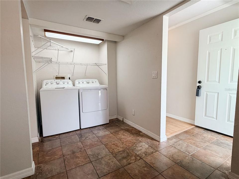 En Venta: $145,000 (2 camas, 2 baños, 1100 Pies cuadrados)