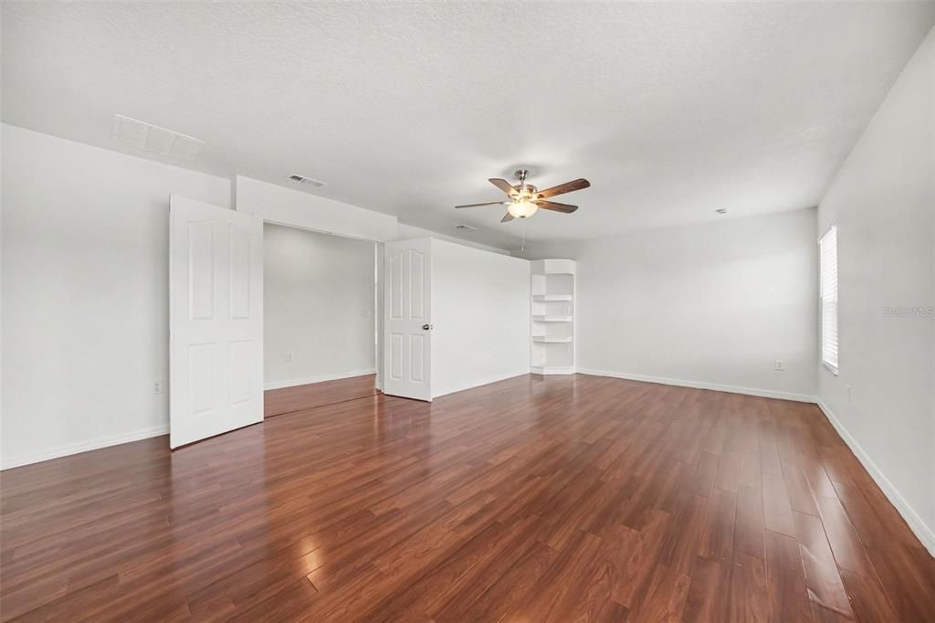For Sale: $434,900 (3 beds, 2 baths, 2633 Square Feet)