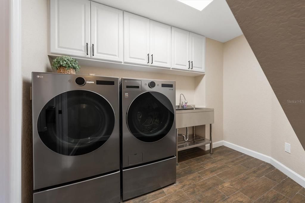 For Sale: $1,325,000 (5 beds, 3 baths, 2736 Square Feet)