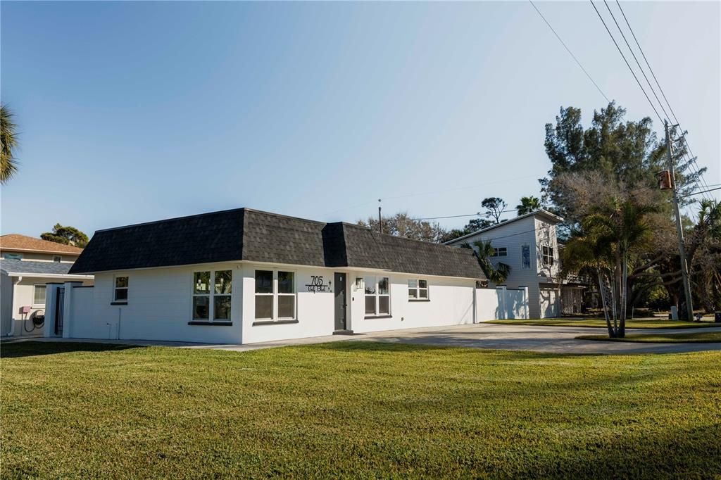 For Sale: $799,000 (3 beds, 2 baths, 1386 Square Feet)
