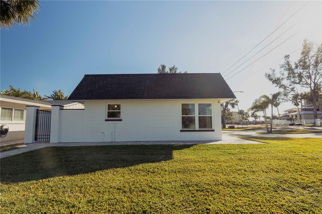 For Sale: $799,000 (3 beds, 2 baths, 1386 Square Feet)