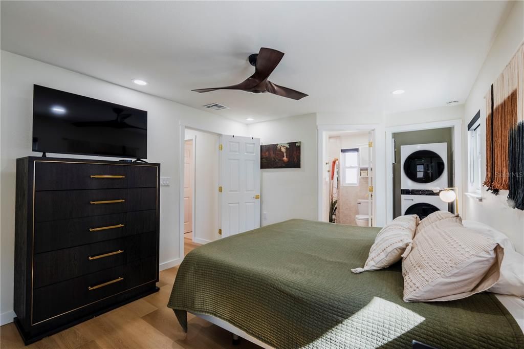 For Sale: $799,000 (3 beds, 2 baths, 1386 Square Feet)