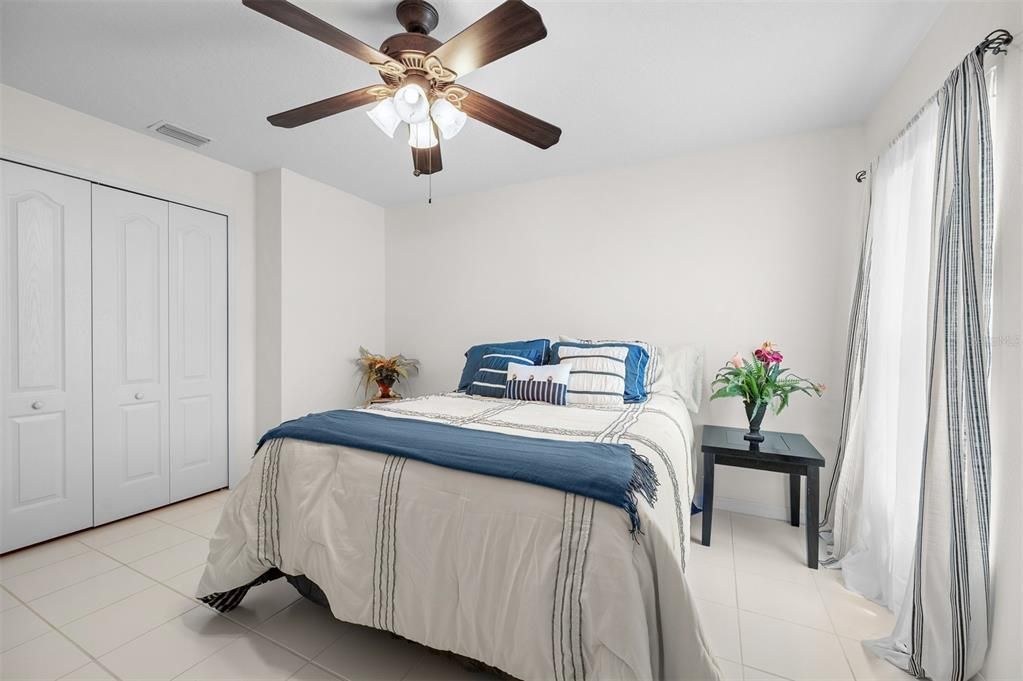 Activo con contrato: $299,900 (3 camas, 2 baños, 2027 Pies cuadrados)