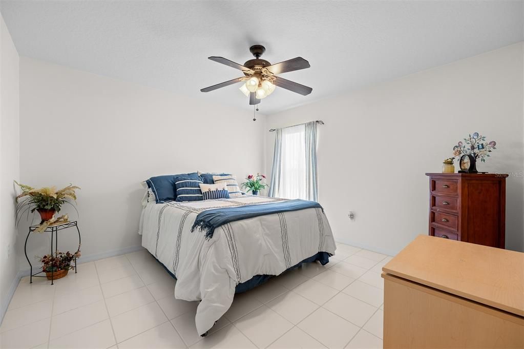 Activo con contrato: $299,900 (3 camas, 2 baños, 2027 Pies cuadrados)