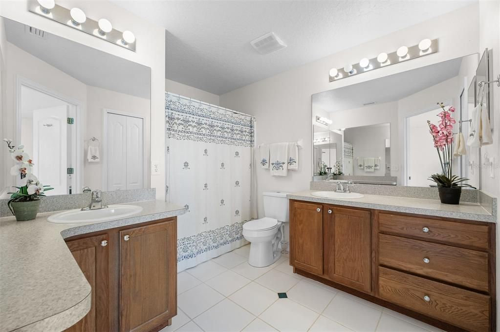 Activo con contrato: $299,900 (3 camas, 2 baños, 2027 Pies cuadrados)