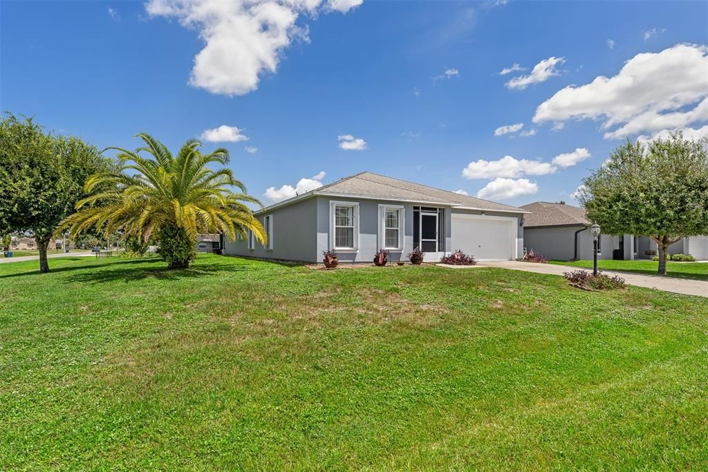 Activo con contrato: $299,900 (3 camas, 2 baños, 2027 Pies cuadrados)