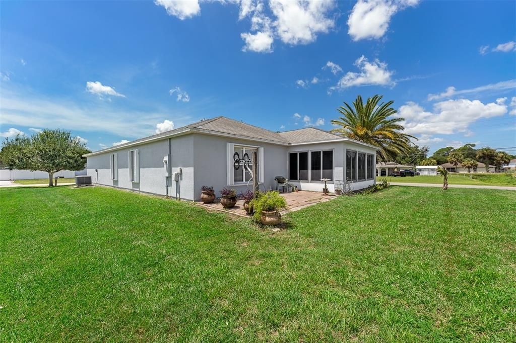 Activo con contrato: $299,900 (3 camas, 2 baños, 2027 Pies cuadrados)