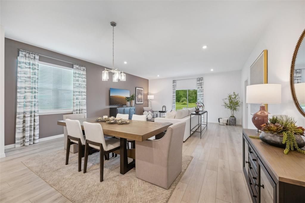 En Venta: $368,990 (4 camas, 3 baños, 2210 Pies cuadrados)