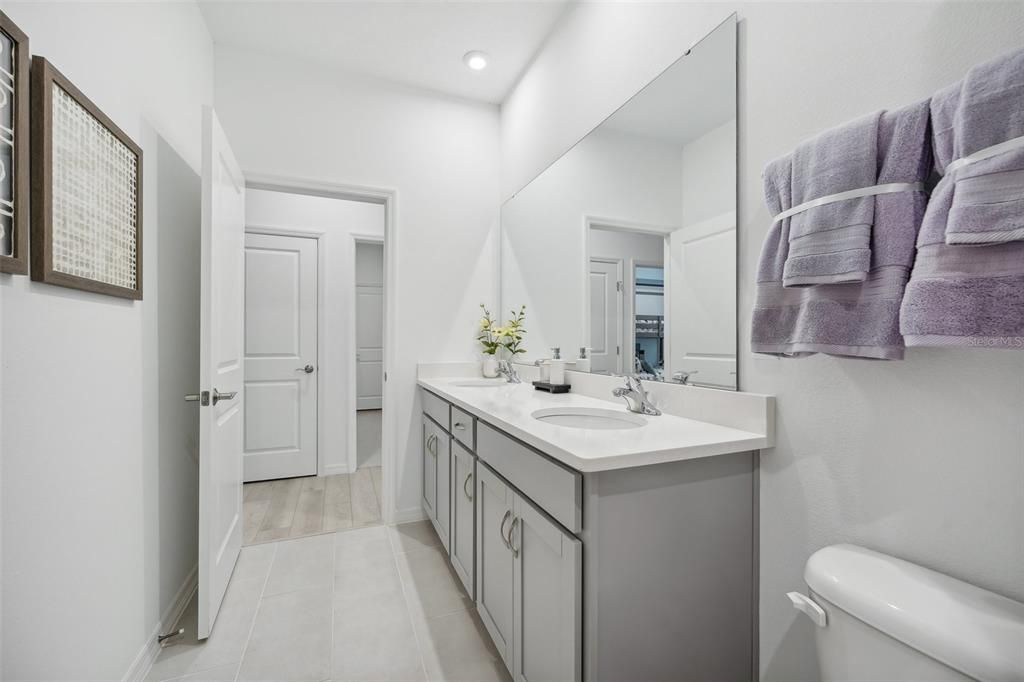 En Venta: $368,990 (4 camas, 3 baños, 2210 Pies cuadrados)