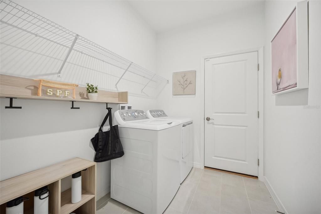 En Venta: $368,990 (4 camas, 3 baños, 2210 Pies cuadrados)