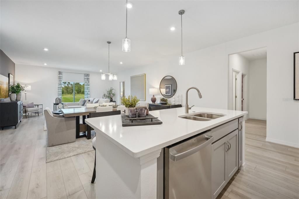 En Venta: $368,990 (4 camas, 3 baños, 2210 Pies cuadrados)