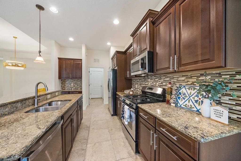На продажу: $425,000 (2 спален, 2 ванн, 1863 Квадратных фут)