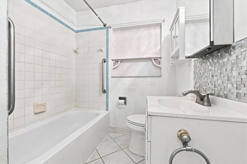 На продажу: $275,000 (3 спален, 2 ванн, 1724 Квадратных фут)