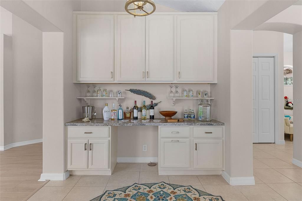 For Sale: $425,000 (2 beds, 2 baths, 1686 Square Feet)