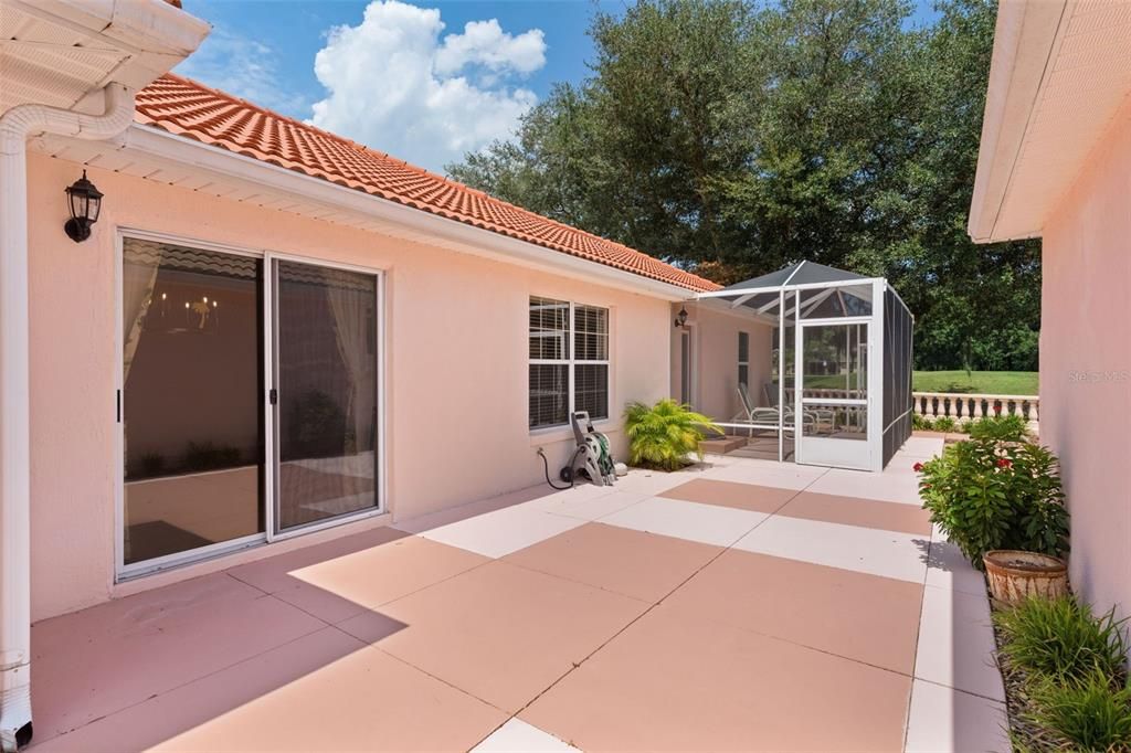 For Sale: $425,000 (2 beds, 2 baths, 1686 Square Feet)