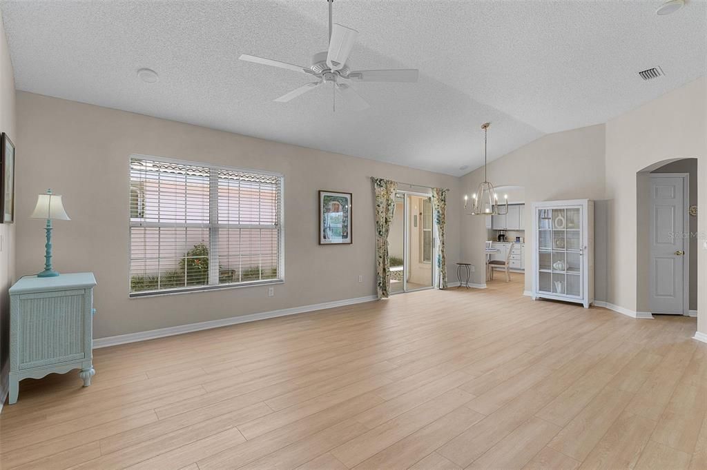 For Sale: $425,000 (2 beds, 2 baths, 1686 Square Feet)